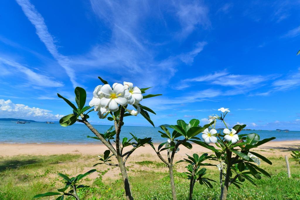 Star Light Beach Resort And Restaurant Чумфон Екстериор снимка
