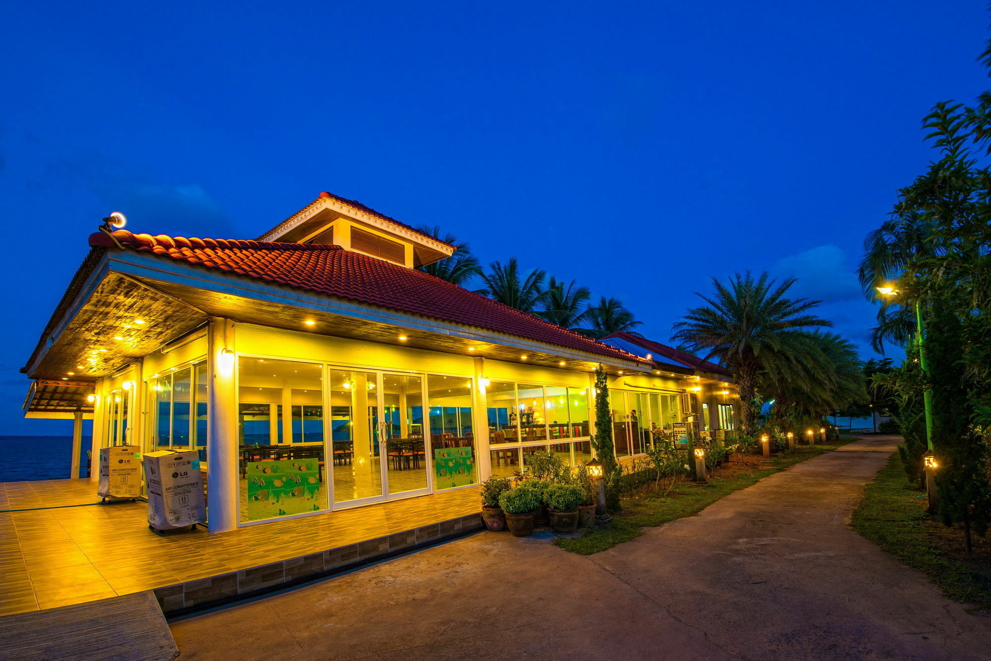 Star Light Beach Resort And Restaurant Чумфон Екстериор снимка